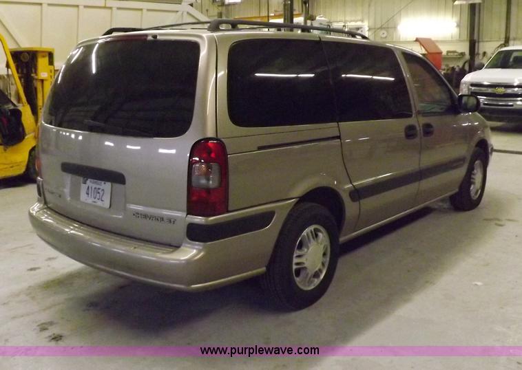 image for item F6340 2000 Chevrolet Venture LS van