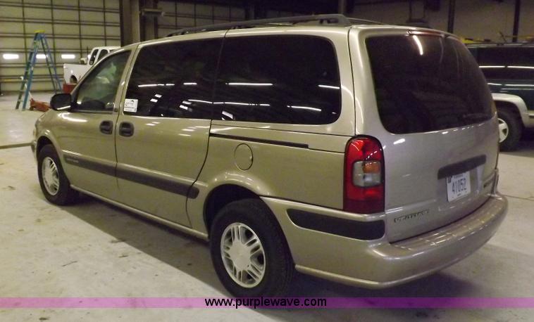 image for item F6340 2000 Chevrolet Venture LS van