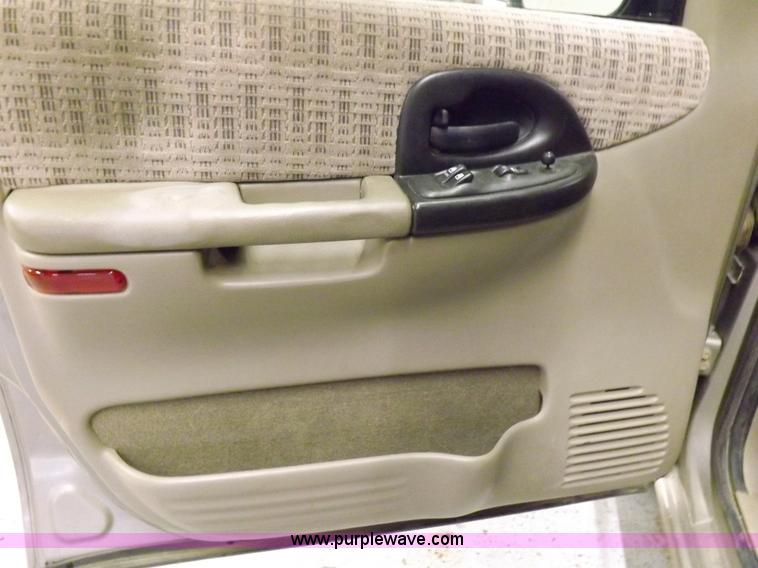 image for item F6340 2000 Chevrolet Venture LS van