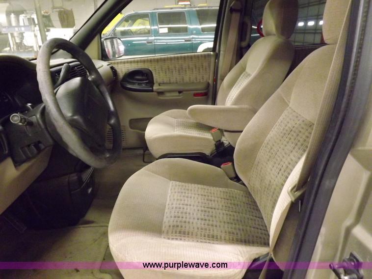 image for item F6340 2000 Chevrolet Venture LS van