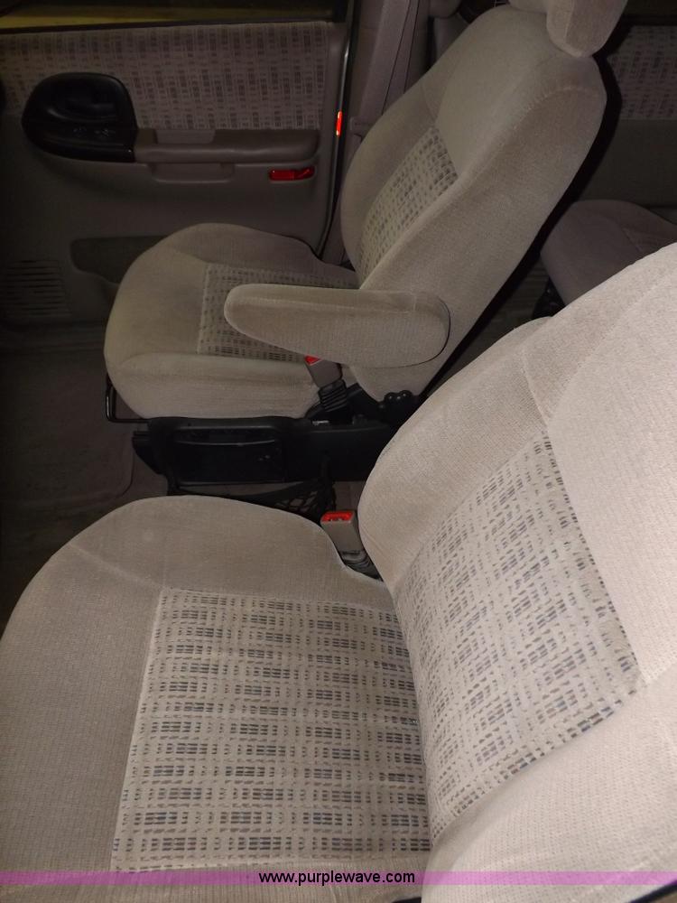 image for item F6340 2000 Chevrolet Venture LS van