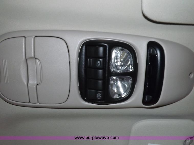 image for item F6340 2000 Chevrolet Venture LS van