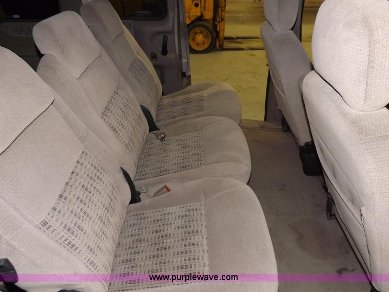 image for item F6340 2000 Chevrolet Venture LS van