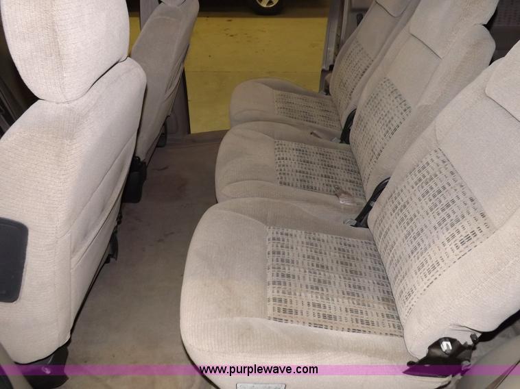 image for item F6340 2000 Chevrolet Venture LS van