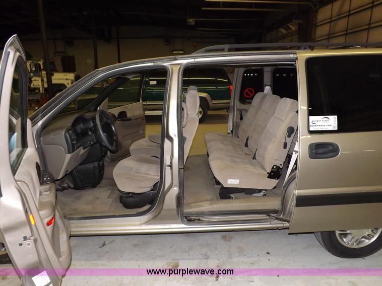 image for item F6340 2000 Chevrolet Venture LS van