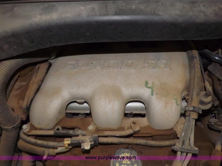 image for item F6340 2000 Chevrolet Venture LS van