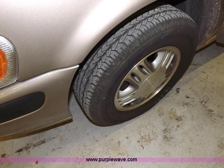 image for item F6340 2000 Chevrolet Venture LS van