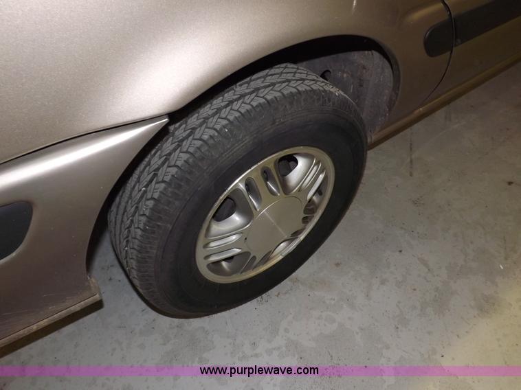 image for item F6340 2000 Chevrolet Venture LS van