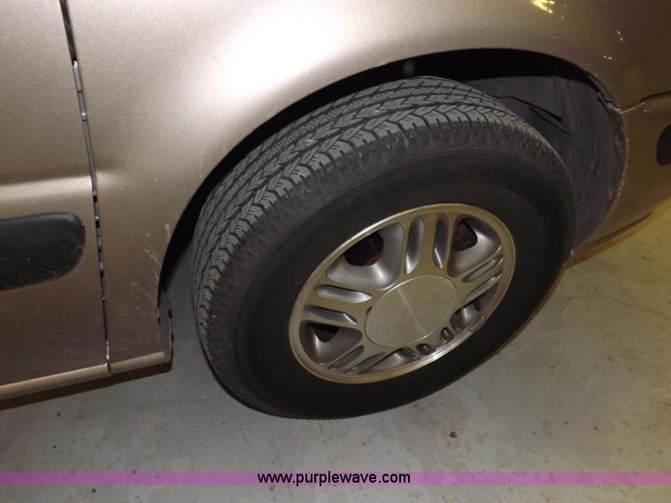 image for item F6340 2000 Chevrolet Venture LS van