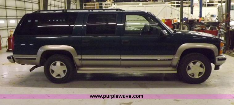 image for item F6341 1999 Chevrolet Suburban 1500 LS SUV