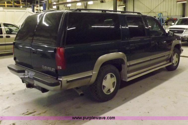 image for item F6341 1999 Chevrolet Suburban 1500 LS SUV