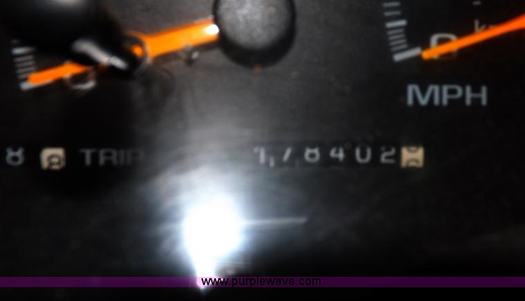 image for item F6341 1999 Chevrolet Suburban 1500 LS SUV