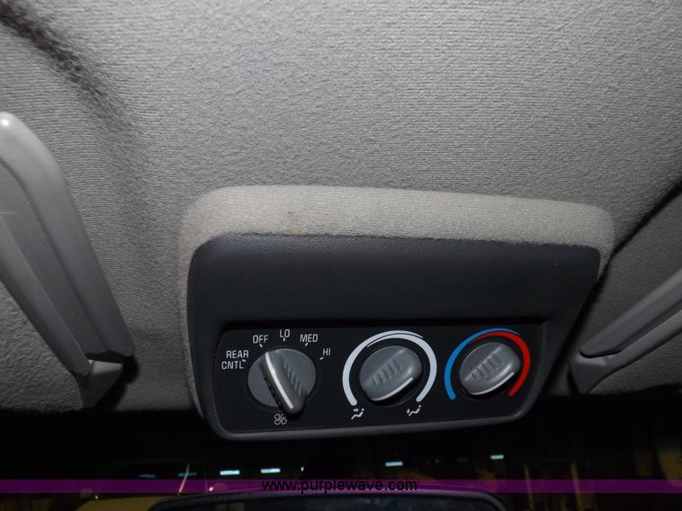 image for item F6341 1999 Chevrolet Suburban 1500 LS SUV