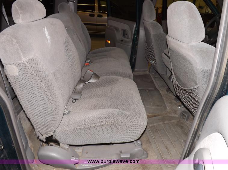 image for item F6341 1999 Chevrolet Suburban 1500 LS SUV