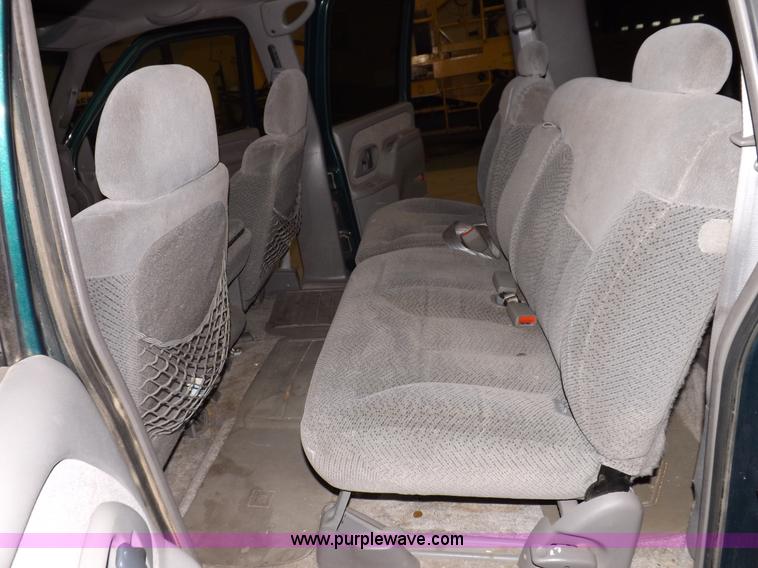 image for item F6341 1999 Chevrolet Suburban 1500 LS SUV