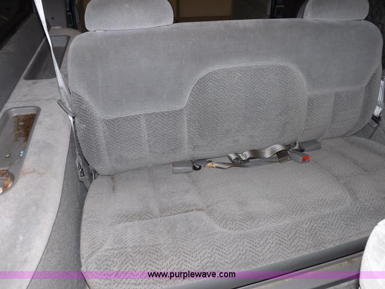image for item F6341 1999 Chevrolet Suburban 1500 LS SUV