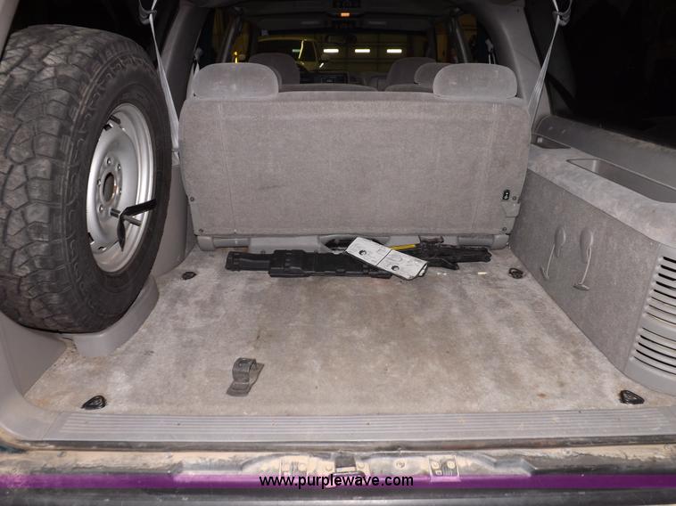 image for item F6341 1999 Chevrolet Suburban 1500 LS SUV