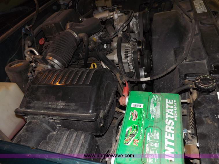 image for item F6341 1999 Chevrolet Suburban 1500 LS SUV