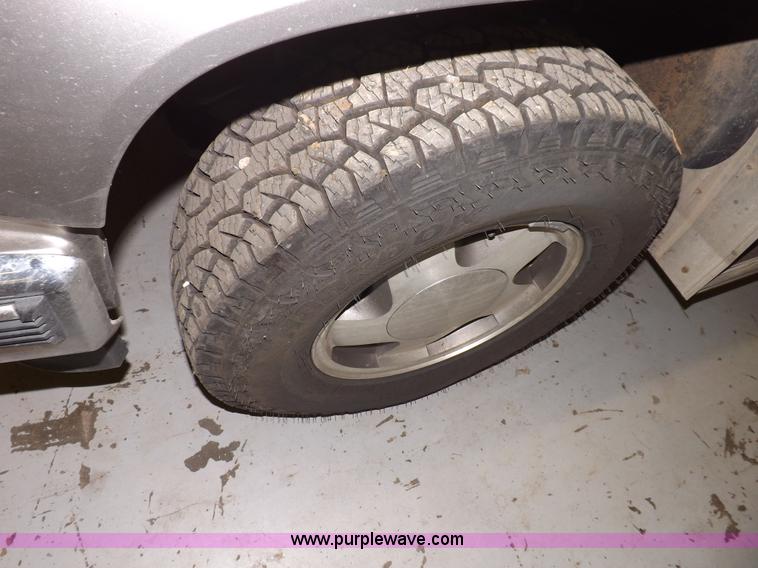 image for item F6341 1999 Chevrolet Suburban 1500 LS SUV