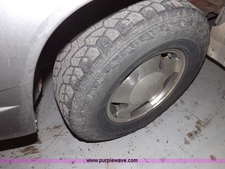 image for item F6341 1999 Chevrolet Suburban 1500 LS SUV