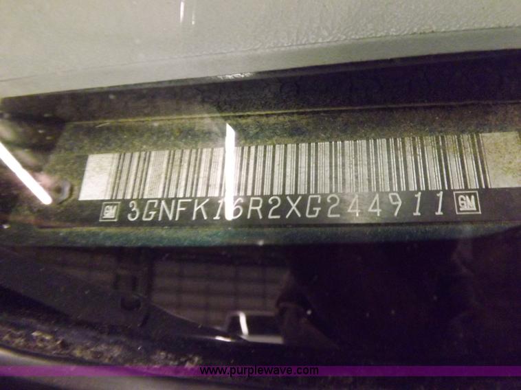 image for item F6341 1999 Chevrolet Suburban 1500 LS SUV