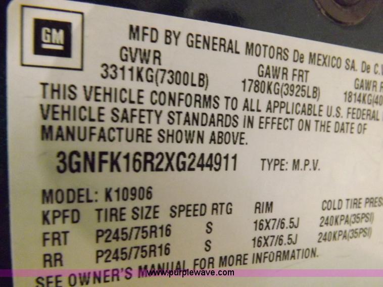 image for item F6341 1999 Chevrolet Suburban 1500 LS SUV