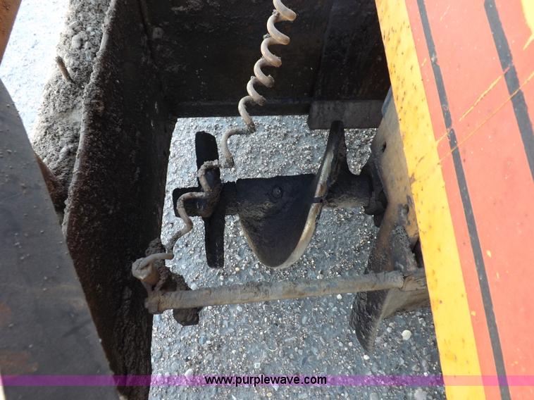 image for item F6342 Blaw-Knox PF120H asphalt paving machine