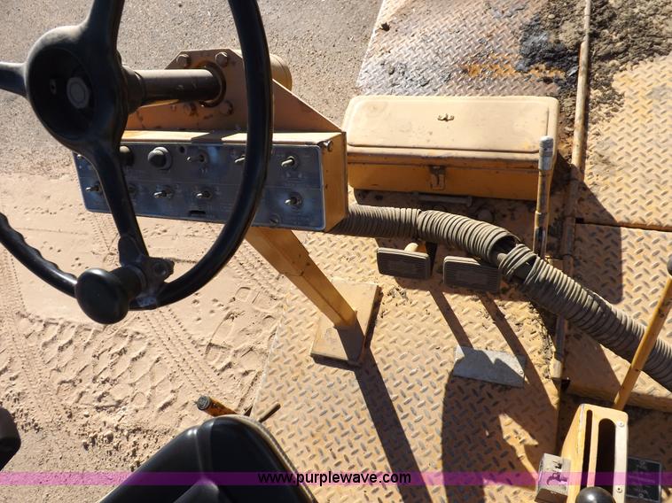 image for item F6342 Blaw-Knox PF120H asphalt paving machine