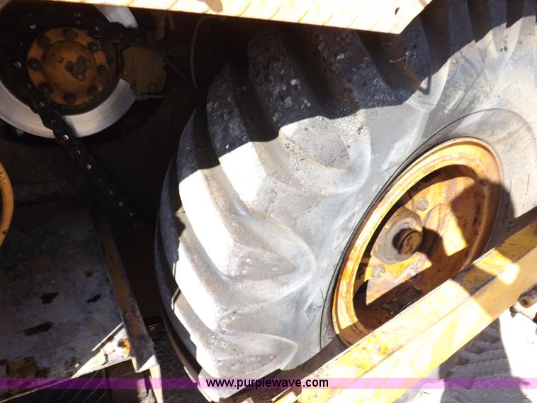 image for item F6342 Blaw-Knox PF120H asphalt paving machine