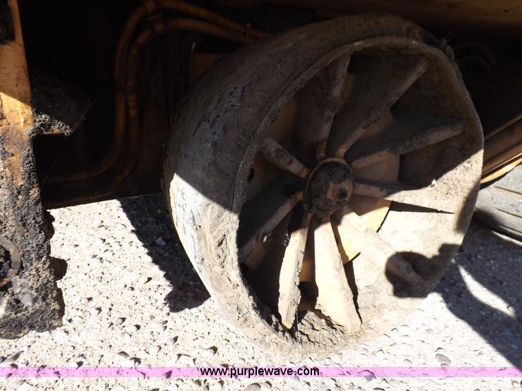 image for item F6342 Blaw-Knox PF120H asphalt paving machine