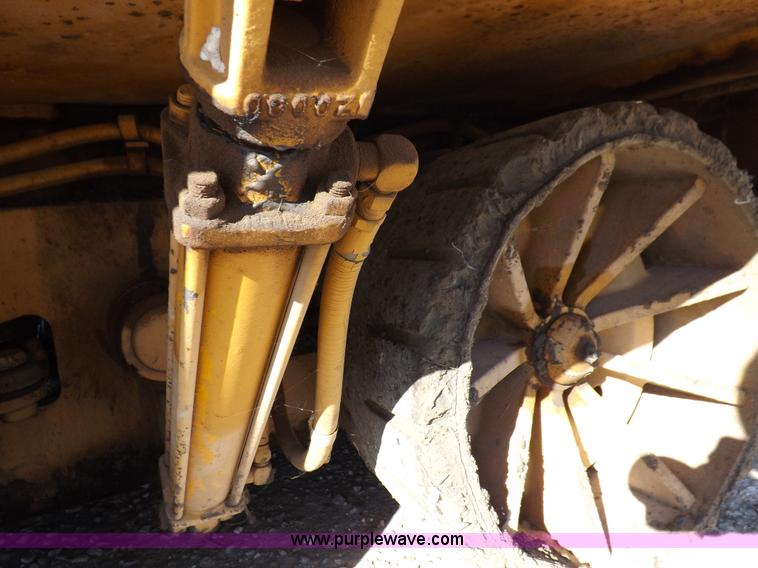 image for item F6342 Blaw-Knox PF120H asphalt paving machine