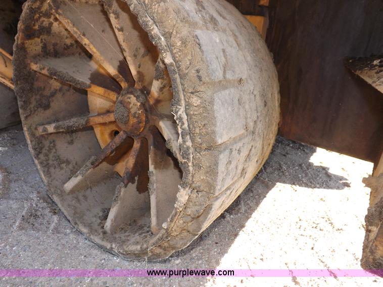 image for item F6342 Blaw-Knox PF120H asphalt paving machine