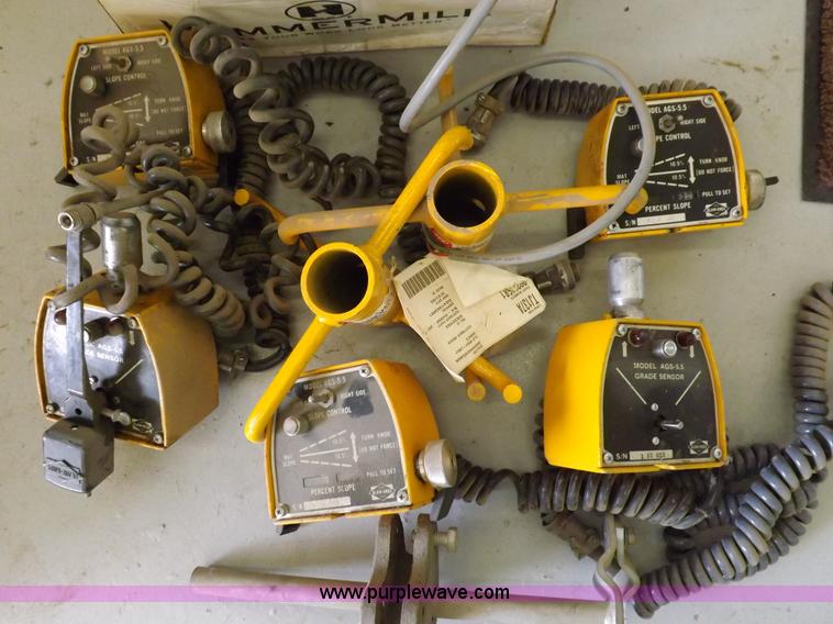 image for item F6342 Blaw-Knox PF120H asphalt paving machine