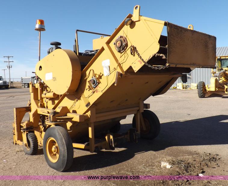 image for item F6343 CMI Corp Windrow asphalt elevating machine