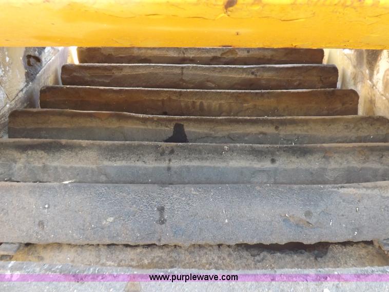 image for item F6343 CMI Corp Windrow asphalt elevating machine