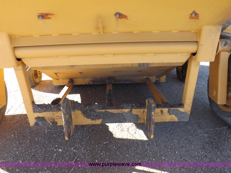 image for item F6343 CMI Corp Windrow asphalt elevating machine