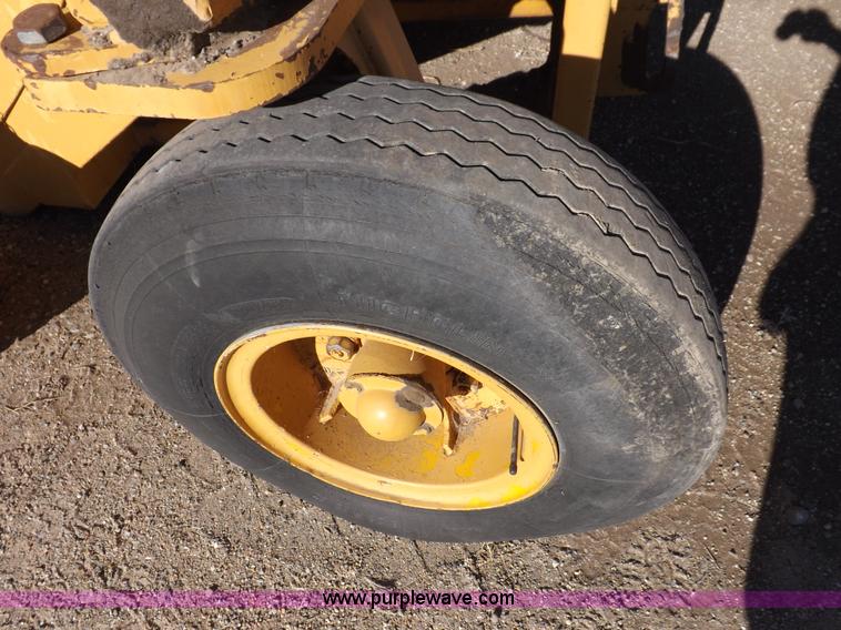 image for item F6343 CMI Corp Windrow asphalt elevating machine