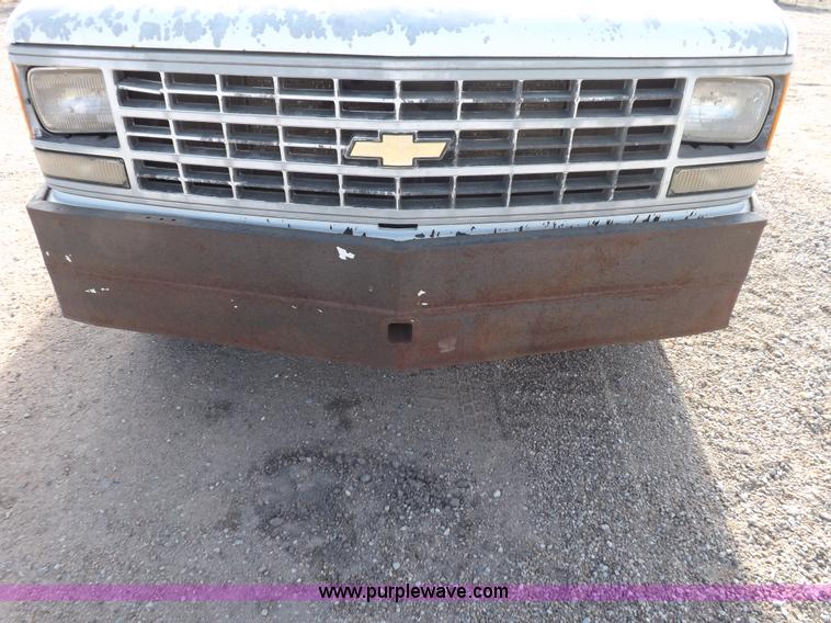 image for item F6354 1990 Chevrolet Cheyenne 2500 flatbed pickup truck