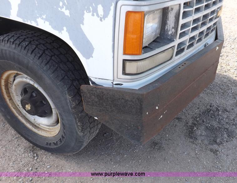 image for item F6354 1990 Chevrolet Cheyenne 2500 flatbed pickup truck