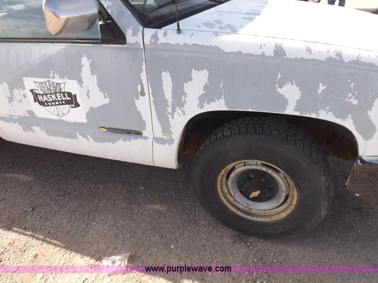 image for item F6354 1990 Chevrolet Cheyenne 2500 flatbed pickup truck