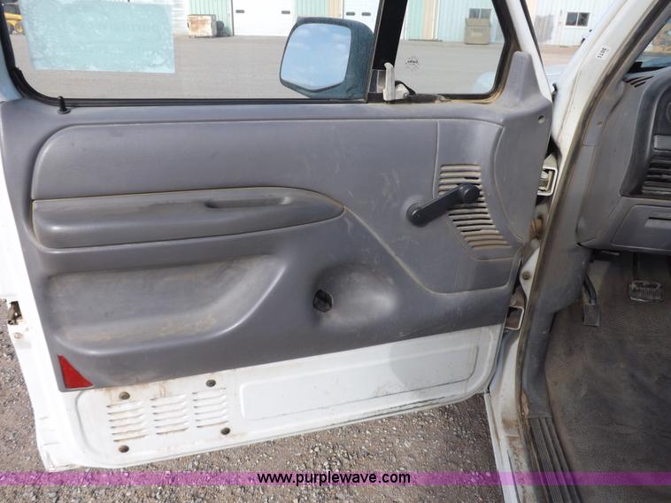 image for item F6355 1994 Ford F150 XL pickup truck