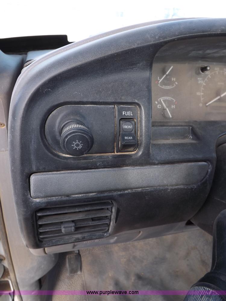 image for item F6355 1994 Ford F150 XL pickup truck