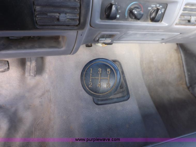 image for item F6355 1994 Ford F150 XL pickup truck