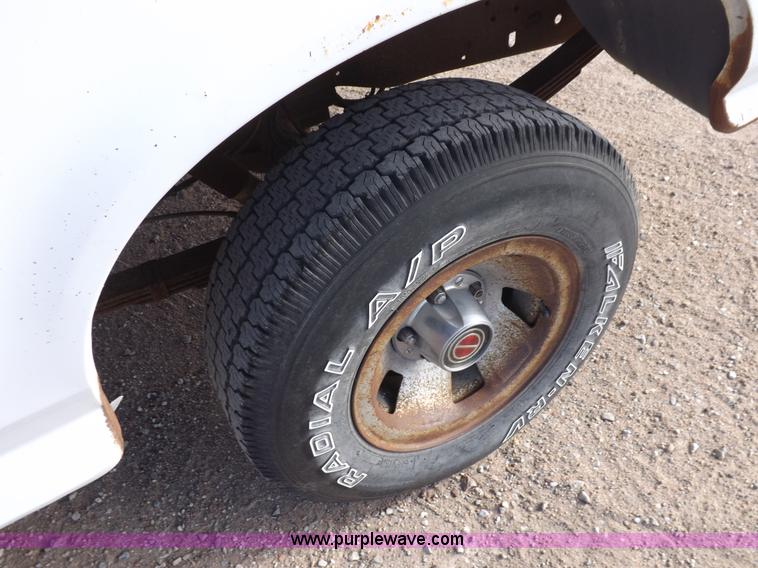 image for item F6355 1994 Ford F150 XL pickup truck