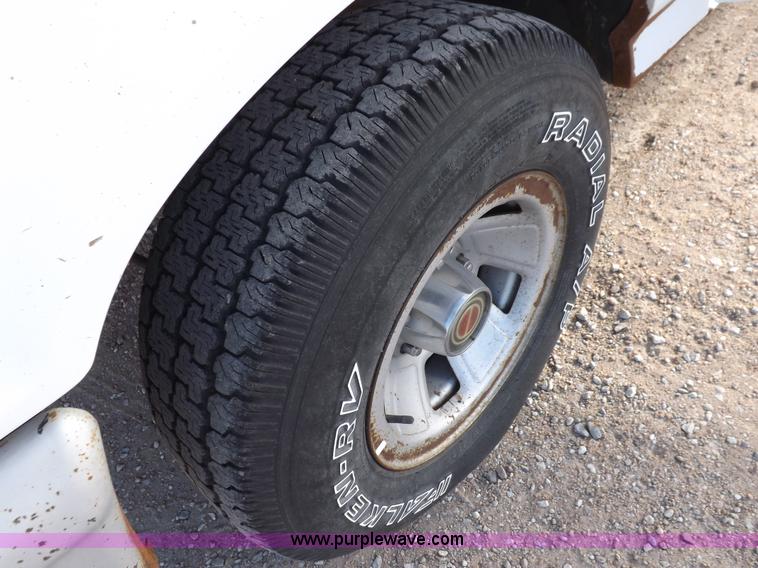 image for item F6355 1994 Ford F150 XL pickup truck