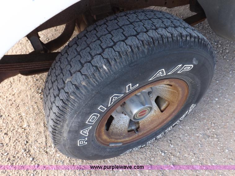 image for item F6355 1994 Ford F150 XL pickup truck
