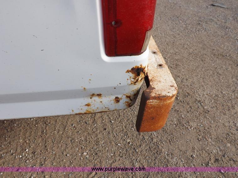 image for item F6355 1994 Ford F150 XL pickup truck