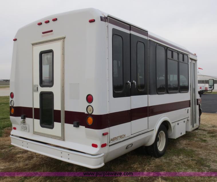 image for item F6556 2007 Ford Econoline E350 Super Duty bus