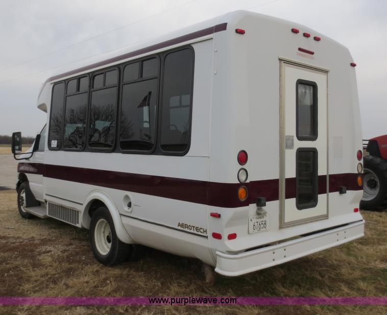 image for item F6556 2007 Ford Econoline E350 Super Duty bus