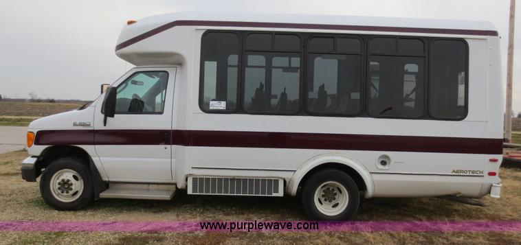 image for item F6556 2007 Ford Econoline E350 Super Duty bus